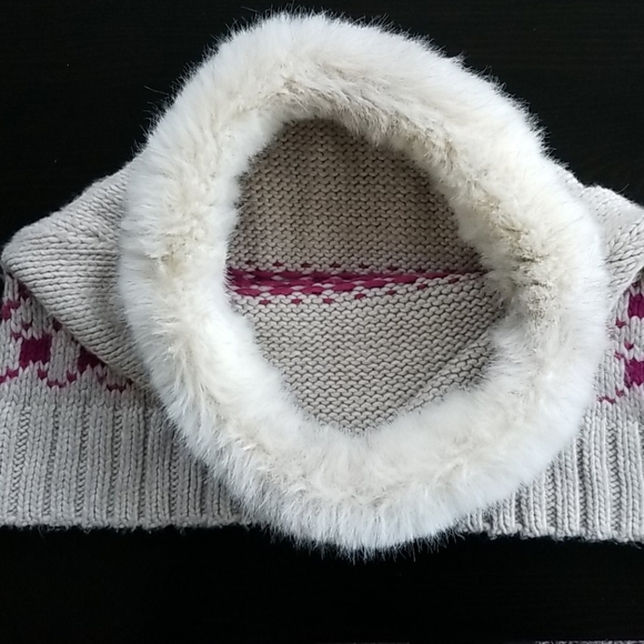 Anthropologie Knit Poncho Scarf with Faux Fir - Picture 4 of 4